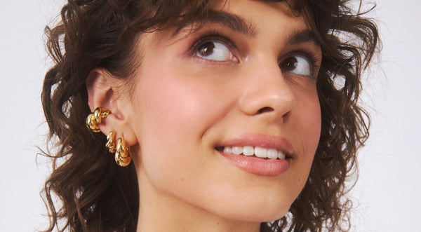 Co na prezent dla przyjaciółki – naszyjnik, bransoletka, a może pierścionek?