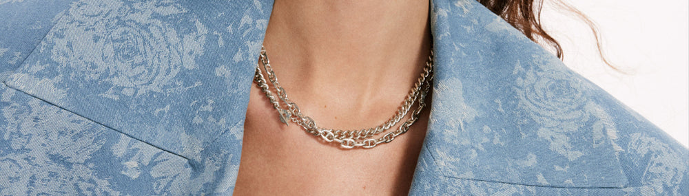 Bijoux minimalistes : comment les porter pour souligner votre style ?