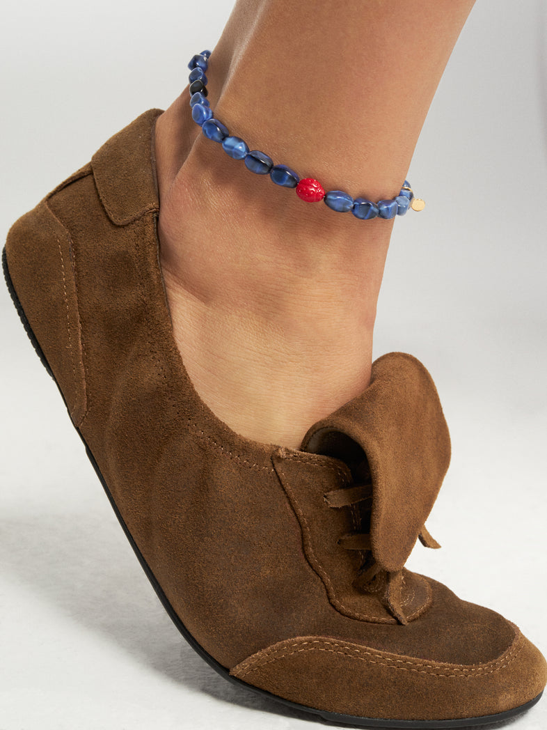  An anklet made of blue beads 1 