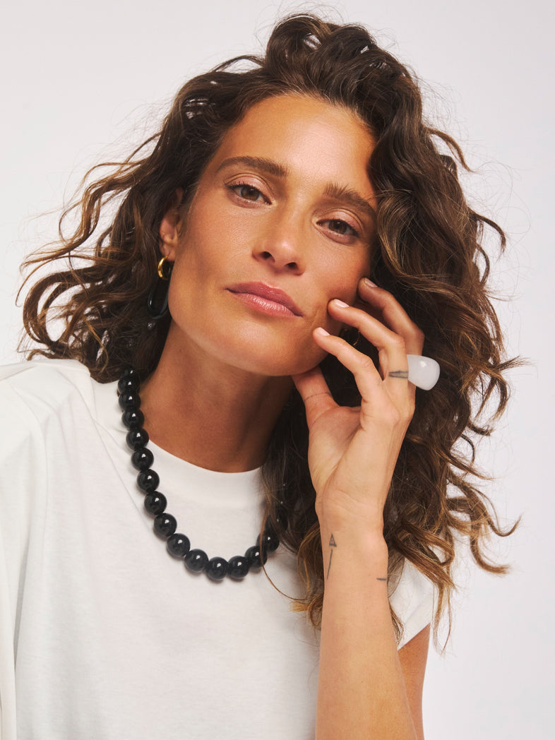  Czarne korale  z żywicy 1 