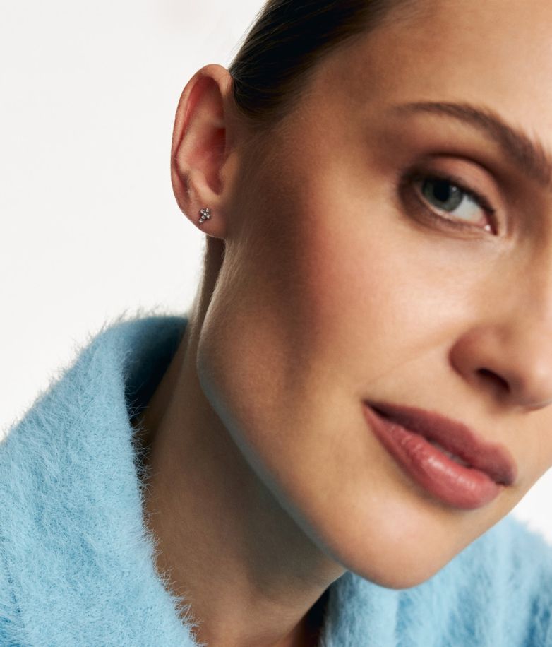 Single White Gold Cross Earring with Six Diamonds 1