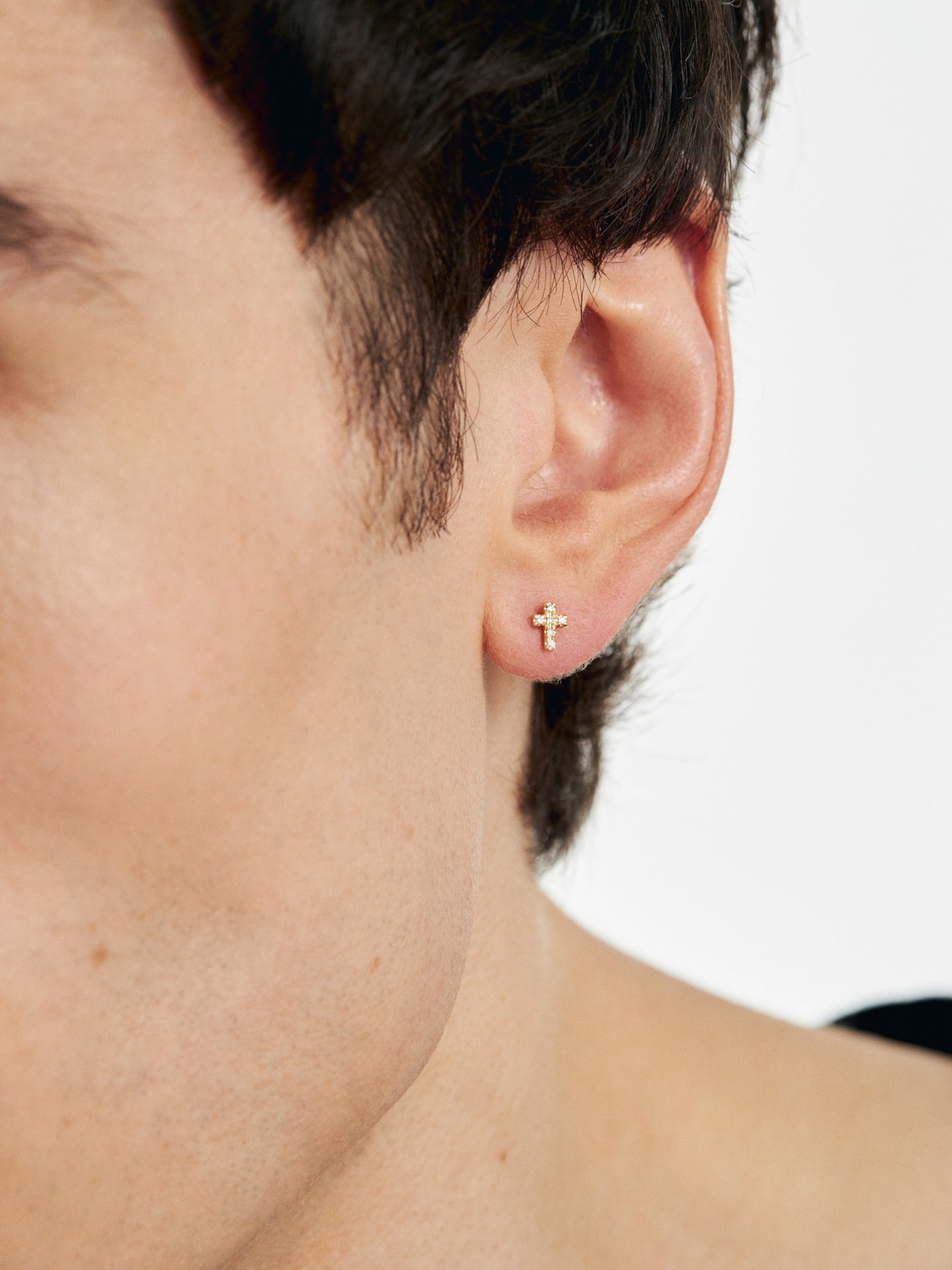 Single Sagitta 14k gold cross earring with six diamonds 3