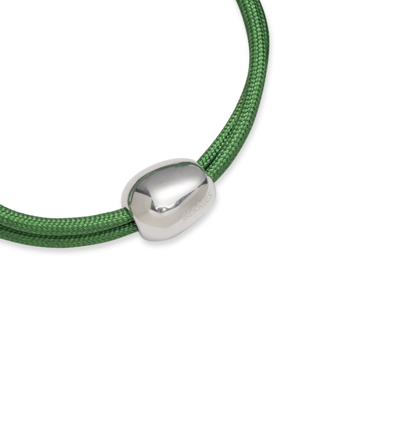  A green nylon rope bracelet with a pendant 2 