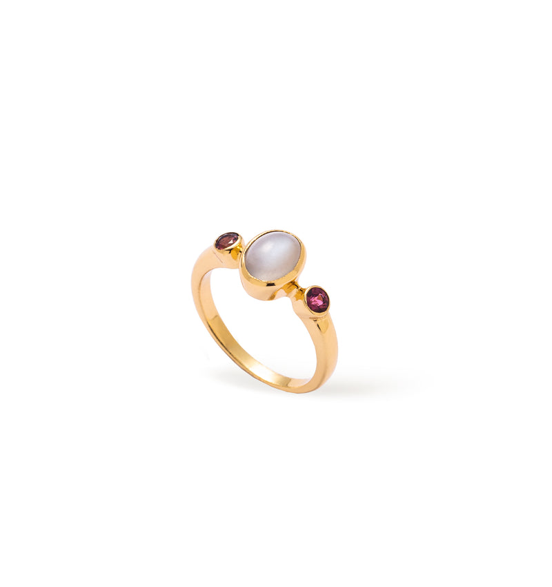 Bague plaquée or avec pierre de lune grise