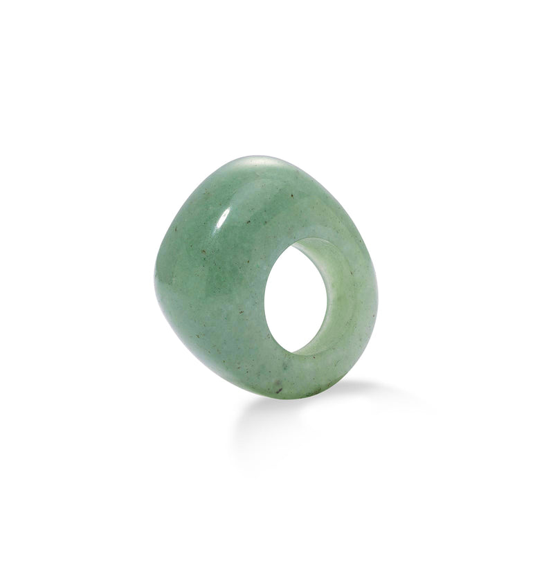  Large green stone ring 