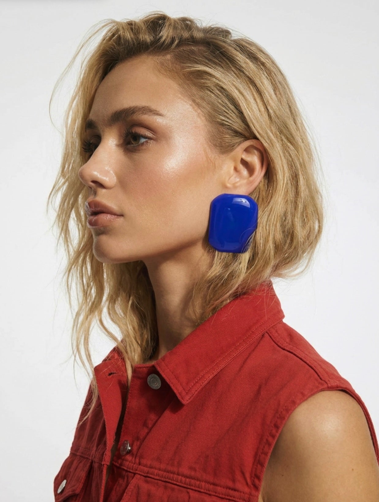 Large square cobalt resin earrings 1
