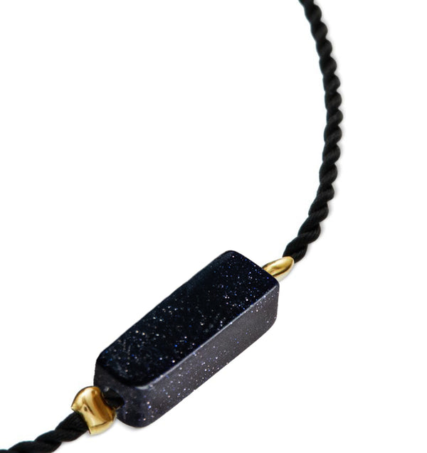 Czarna bransoletka na sznurku z kamieniem Noc Kairu