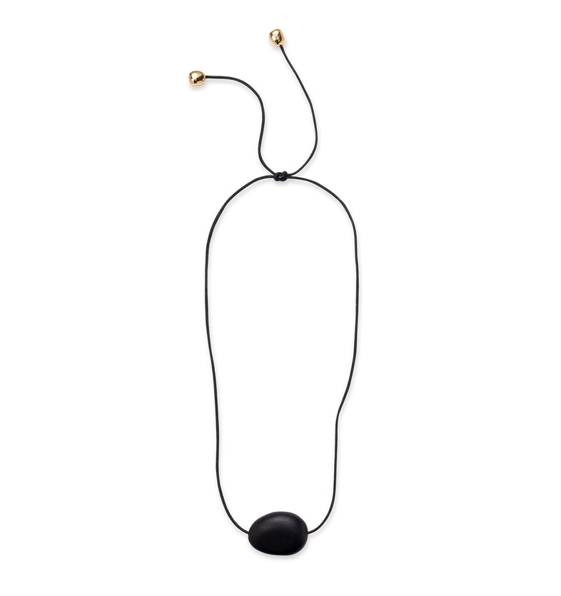  Długi naszyjnik na rzemyku z czarną zawieszką Splash | Berries 