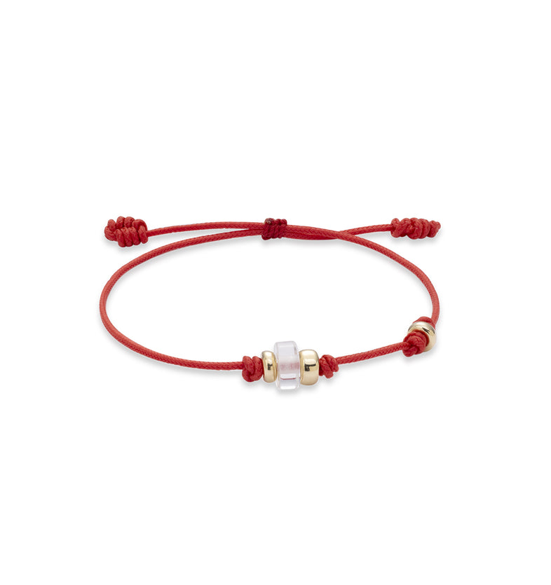  Czerwona bransoletka na sznurku z kryształem górskim i złotymi kulkami 