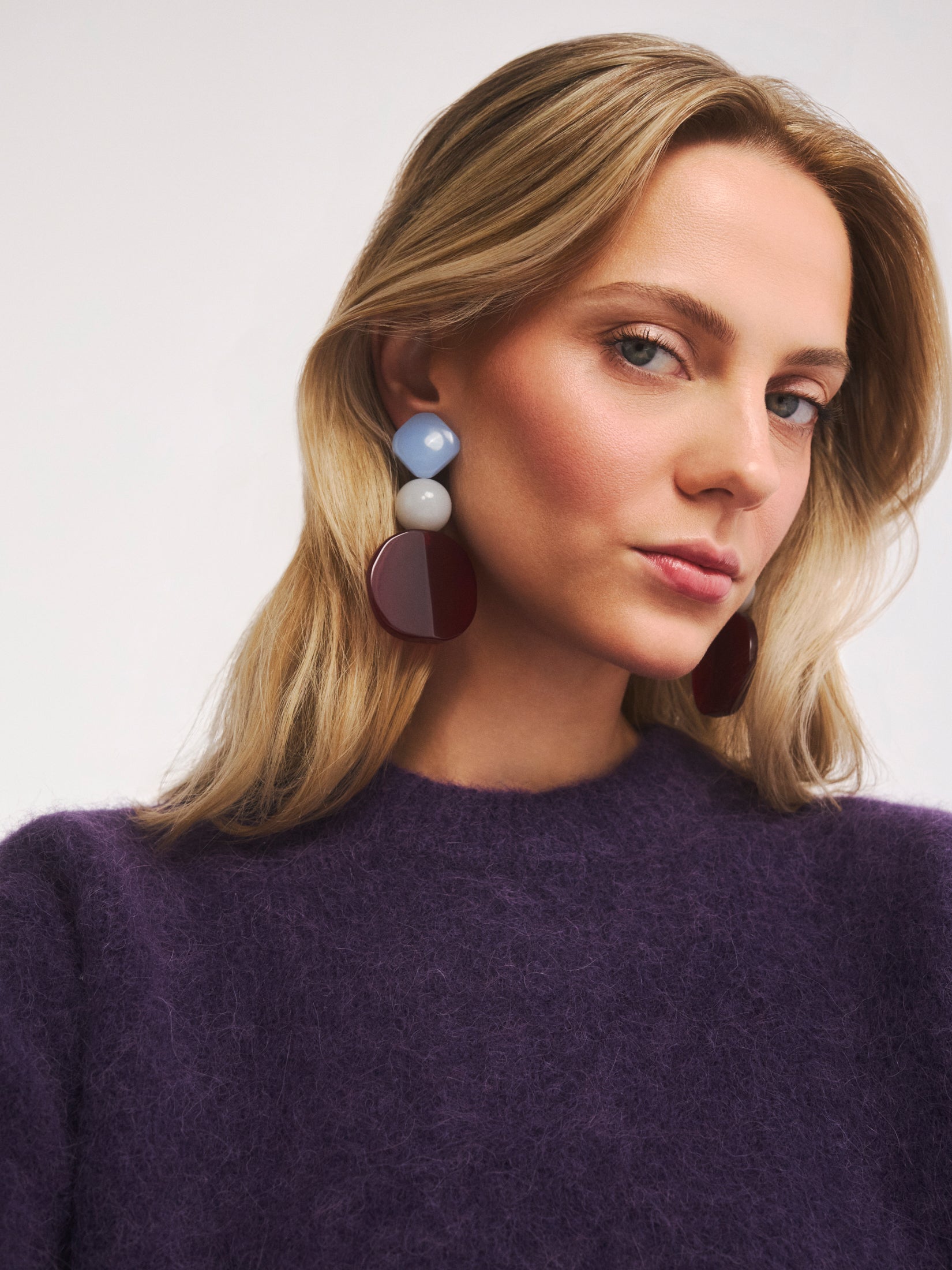 Długie kolczyki z żywicy Plum w kolorach grey, vintage blue i śliwkowym