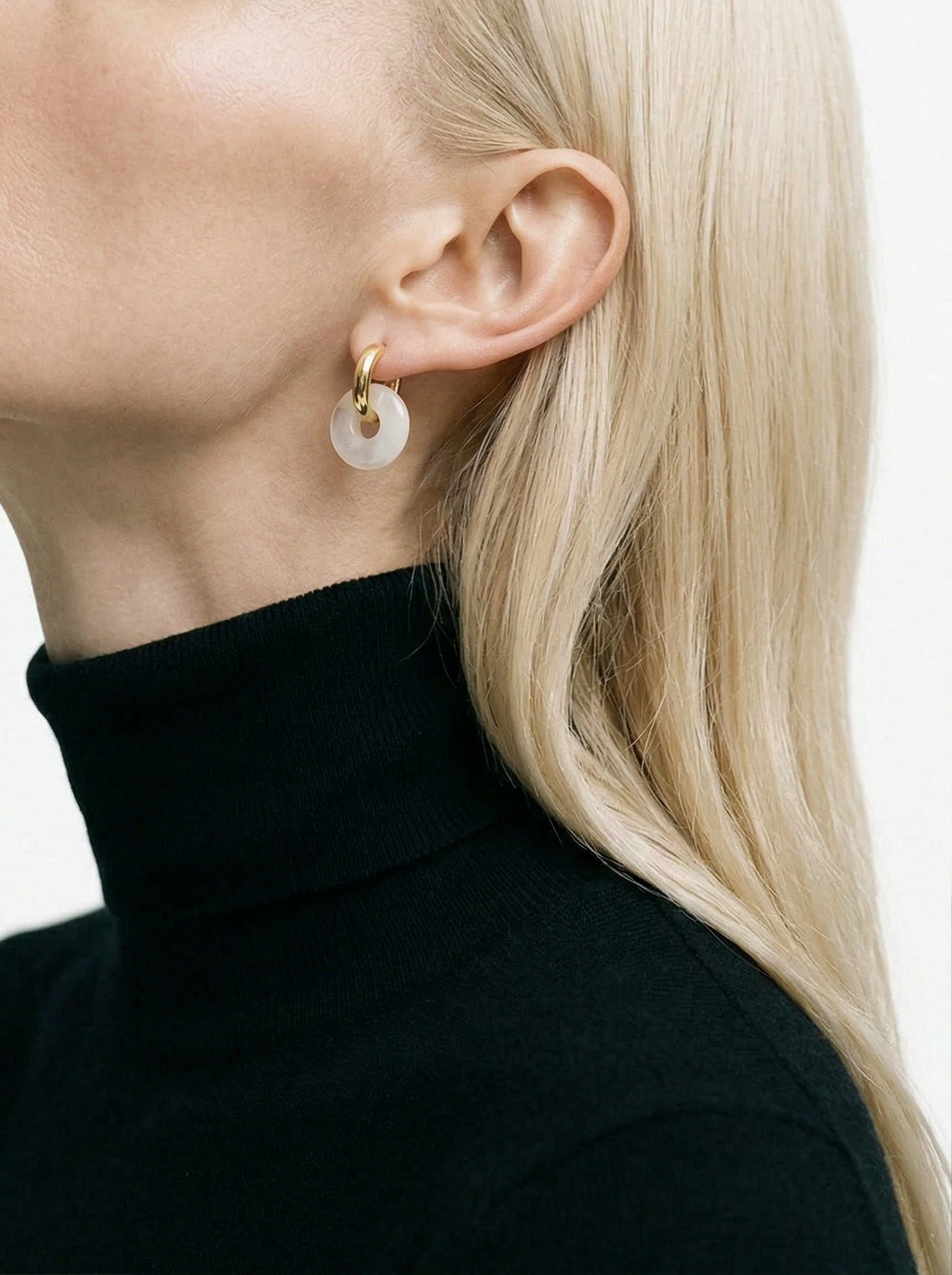 Gold-plated earrings with white quartz 1