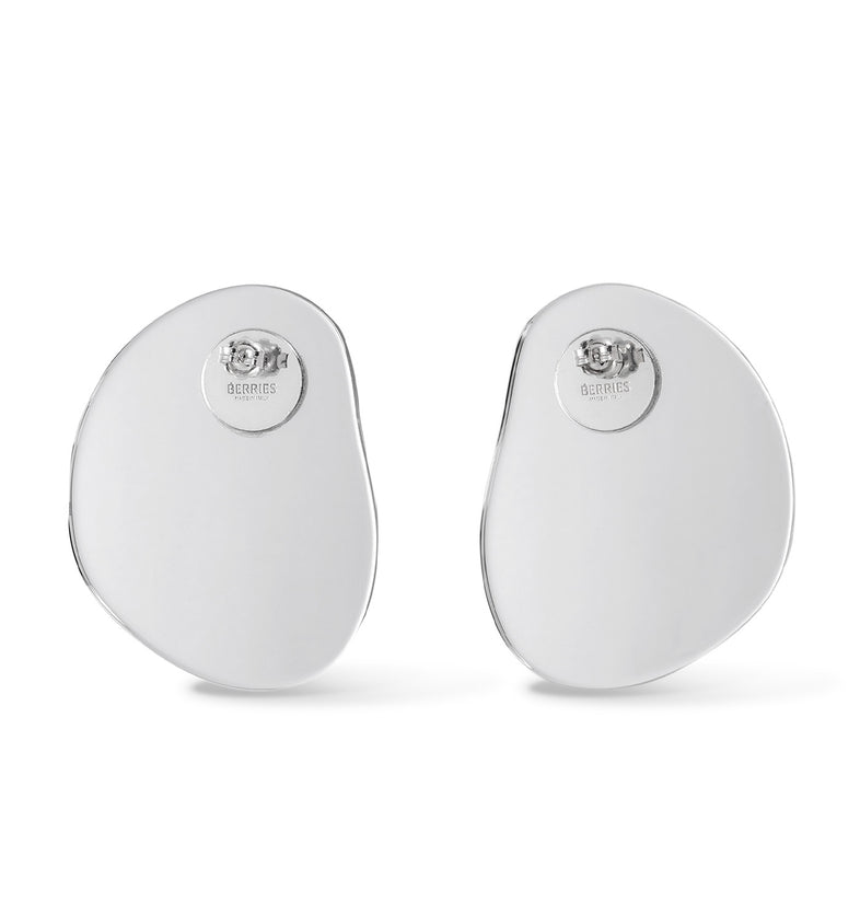  Duże, lustrzane kolczyki z żywicy Oyster o obłej, zakrzywionej formie - widok na zapięcie 