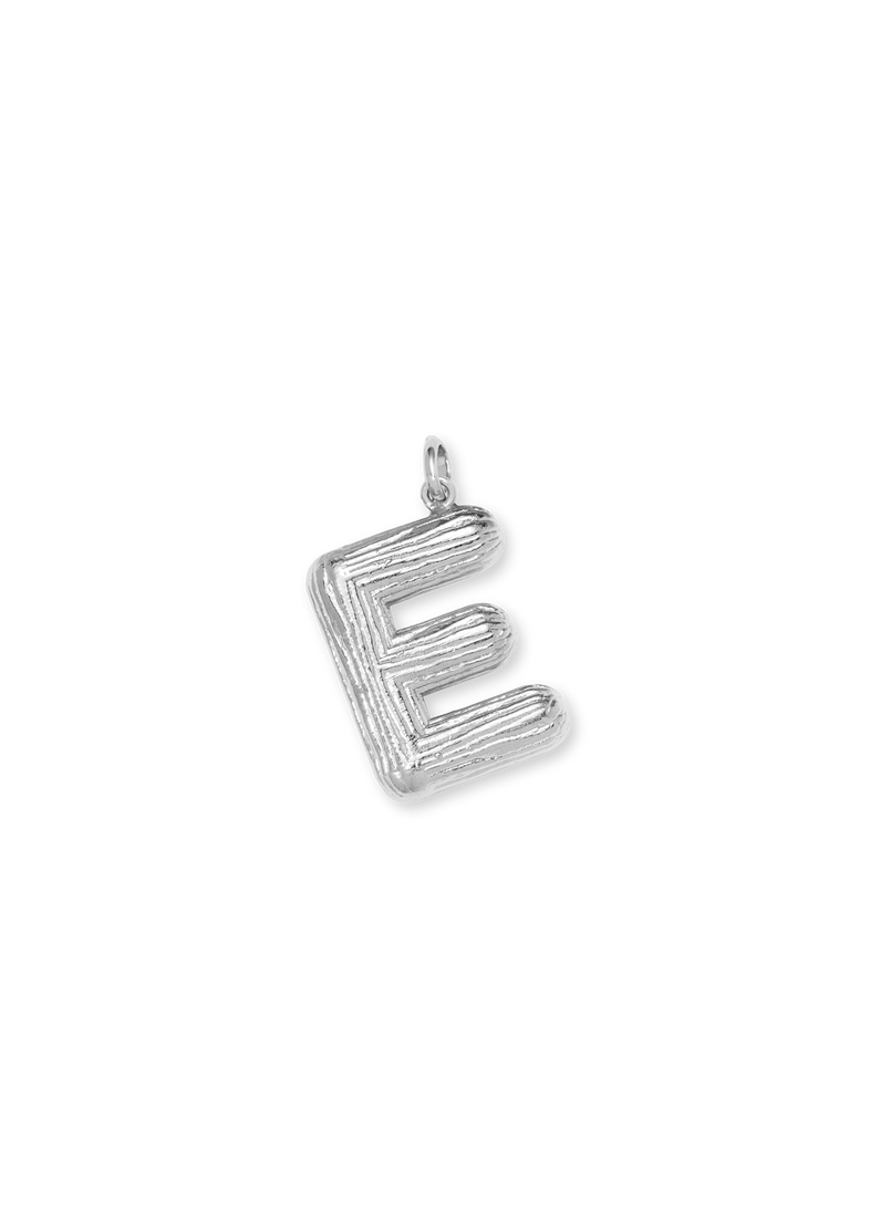  Naszyjnik z srebrną literką E 