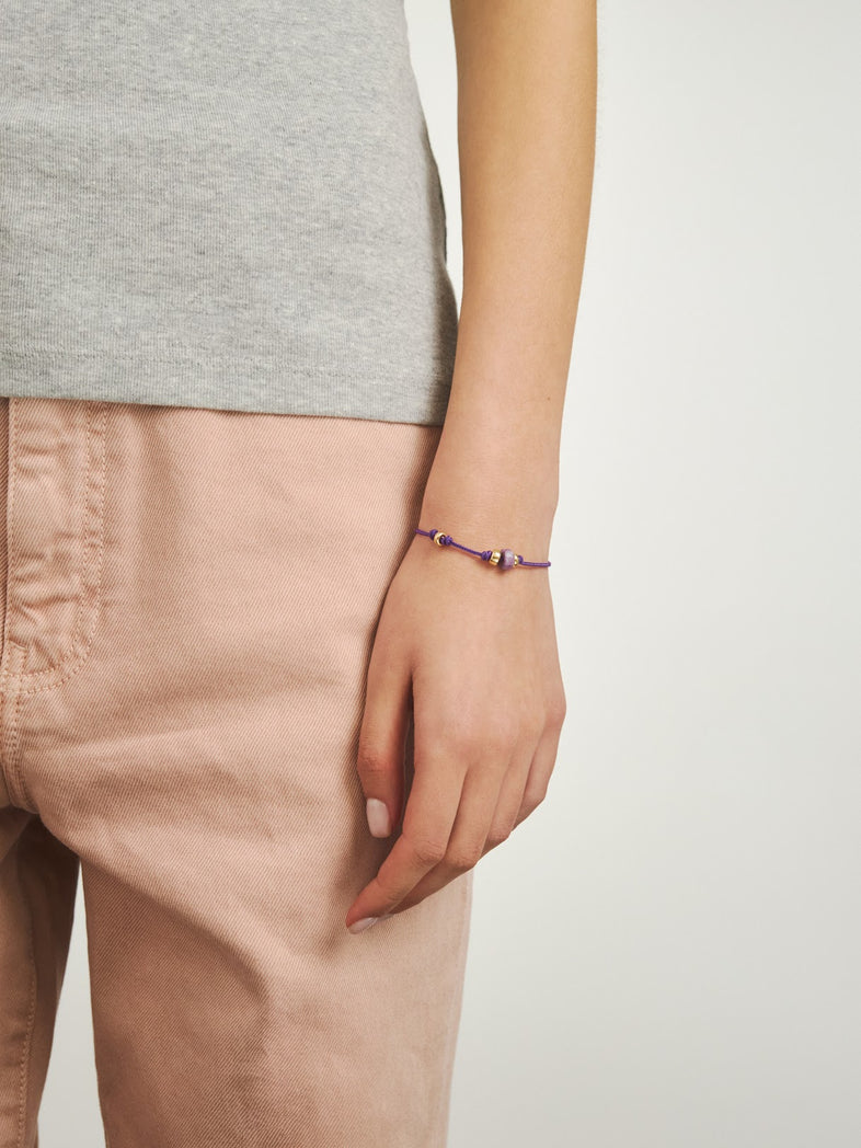  Fioletowa bransoletka na sznurku z lepidolitem i pozłacanymi kulkami ze srebra 925 