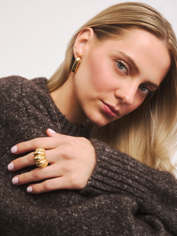 Geometryczne, dmuchane kolczyki pozłacane na sztyft Christy