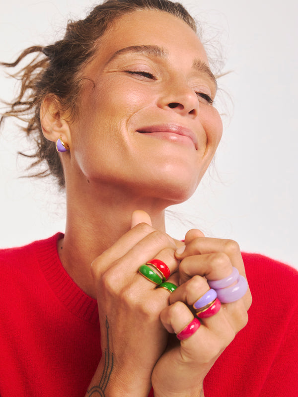 Kolorowe pierścionki w różnych rozmiarach (duże, małe, pozłacane z emalią, z kolorowej żywicy)