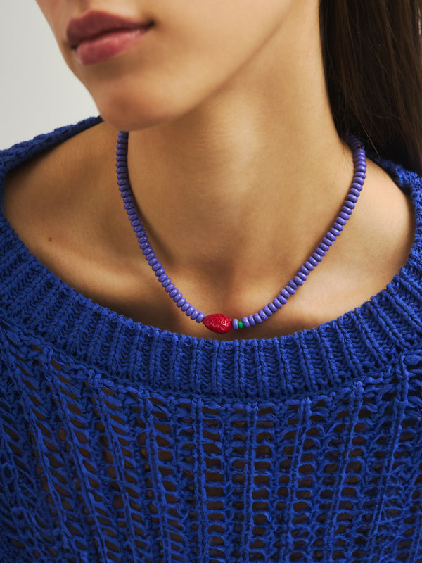 Koralikowy naszyjnik Berries z truskawka z żywicy