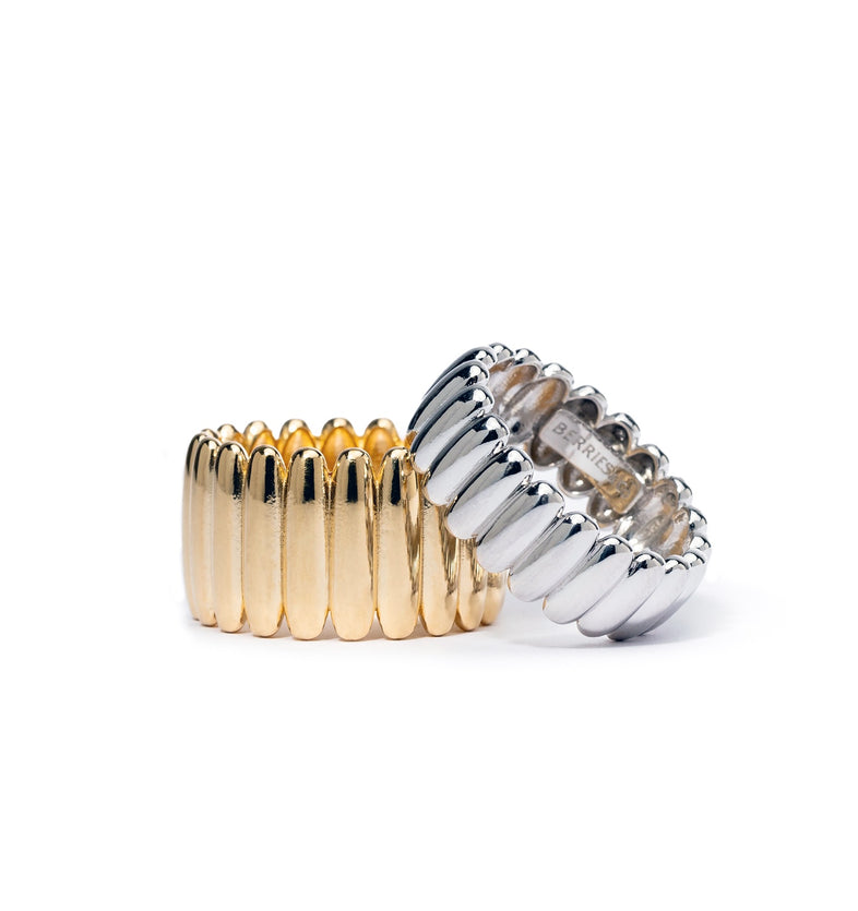  Two gold and silver rings 