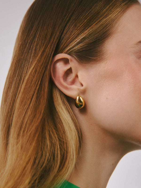 Pozłacane kolczyki Eternal no.1 w kształcie kropli, wykonane ze srebra 925 pokrytego 18-karatowym złotem