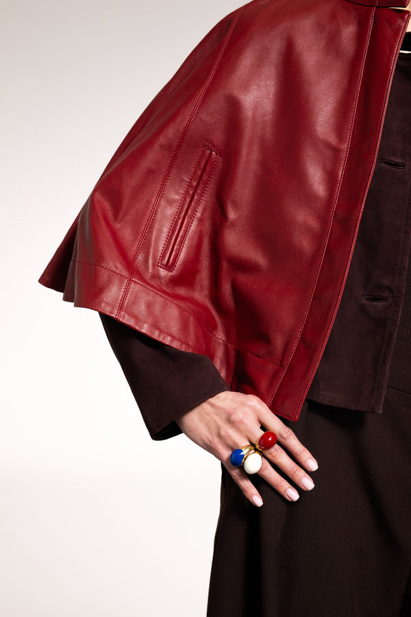 Stylizacja z trzech kontrastujących, emaliowanych pierścieni