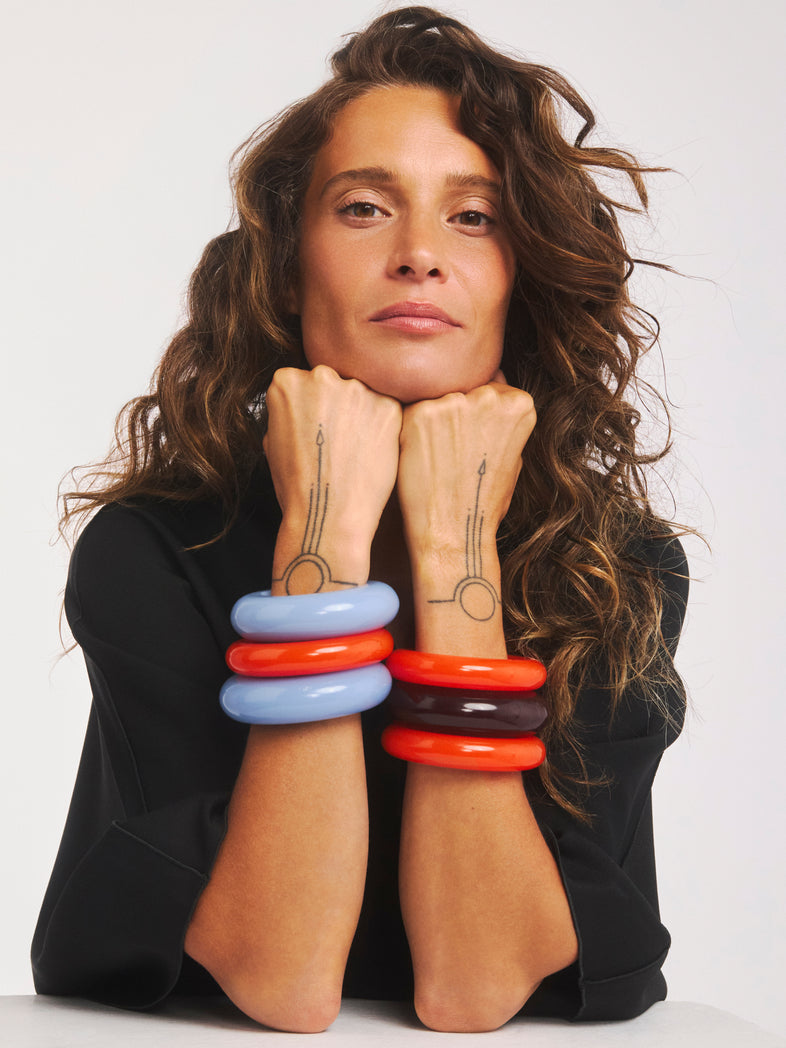  Set kolorowych otwartych bransoletek z żywicy w kolekcji Bangle w Berries 