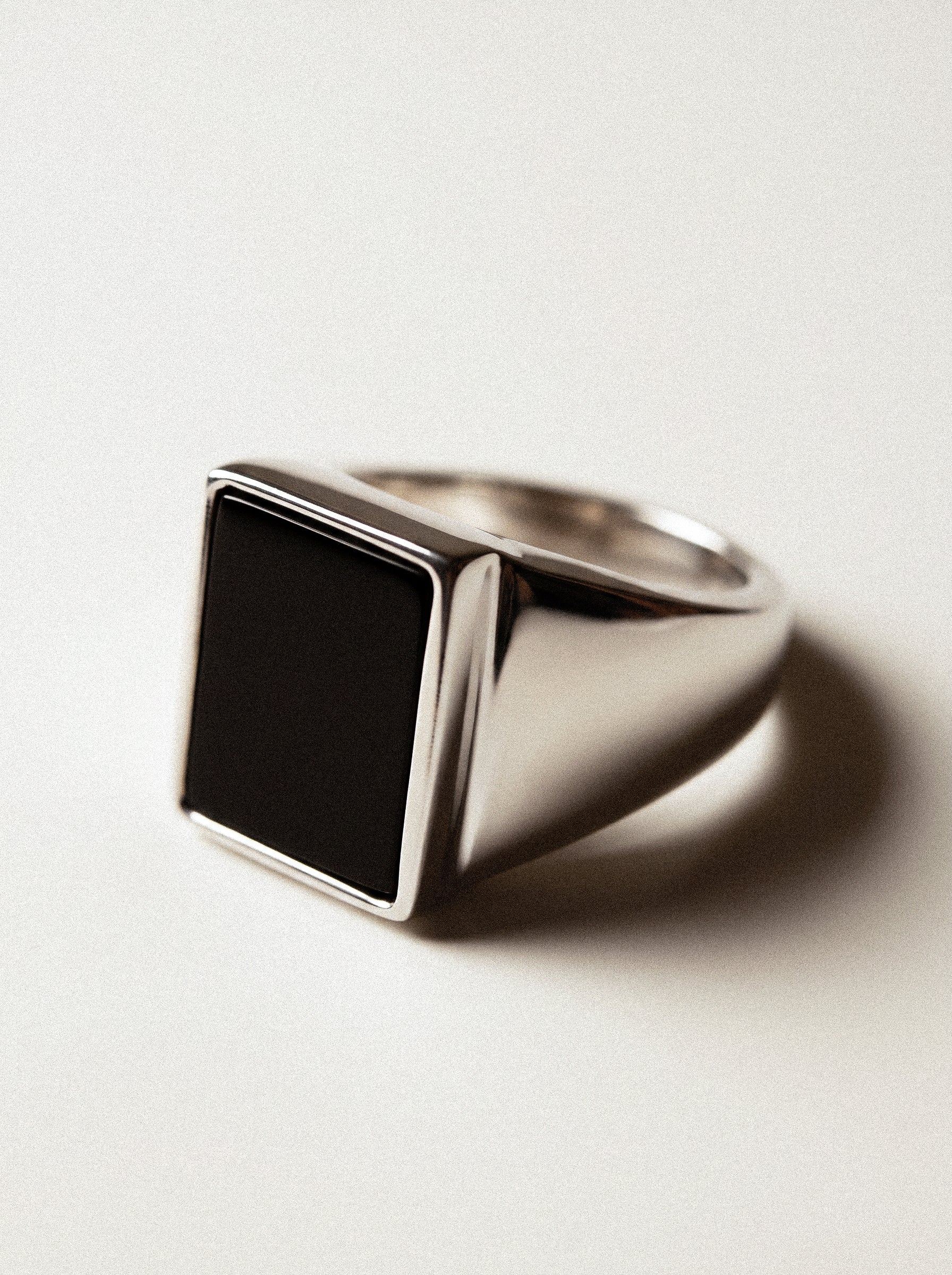 Sygnet Black z onyksem