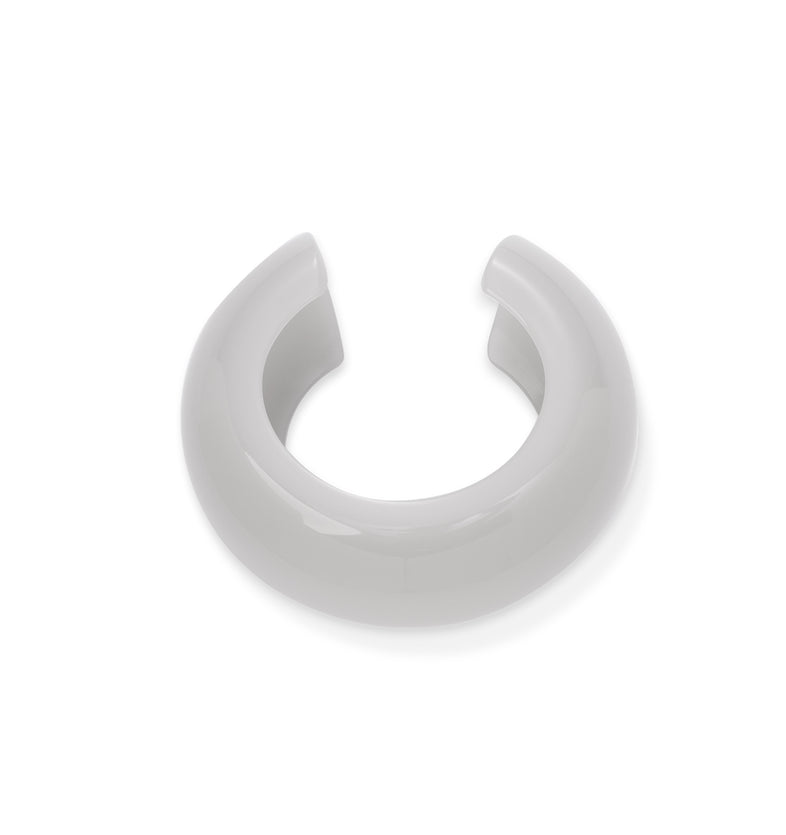  Szeroka, owalna bransoletka z szarej żywicy 