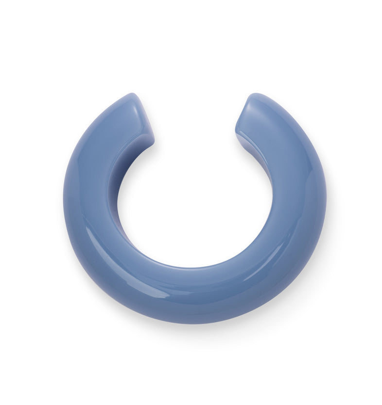  Szeroka otwarta błękitna bransoletka z żywicy 