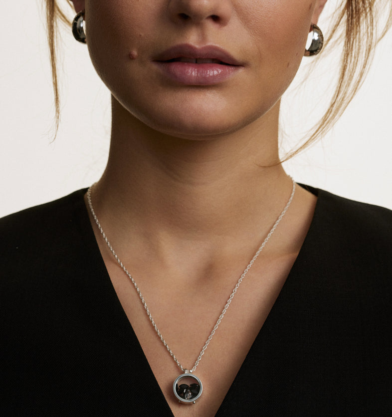 Silver necklace with black onyx on a thicker chain 1