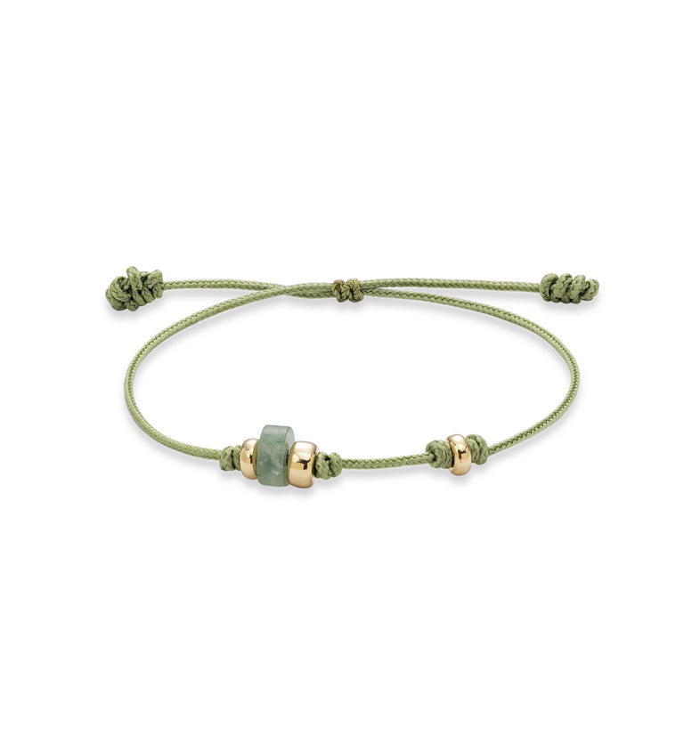  Bransoletka z zielonym kwarcem na zielonym sznurku, ozdobiona pozłacanymi kulkami 