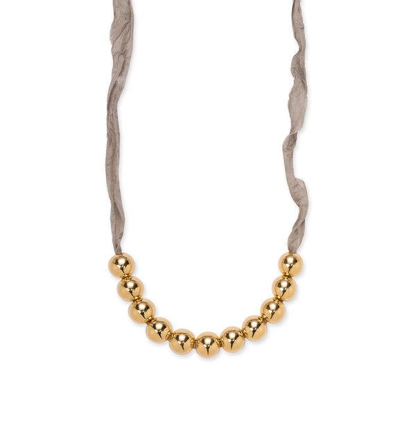 Złote korale z żywicy na beżowej wstążce w kolekcji Splash